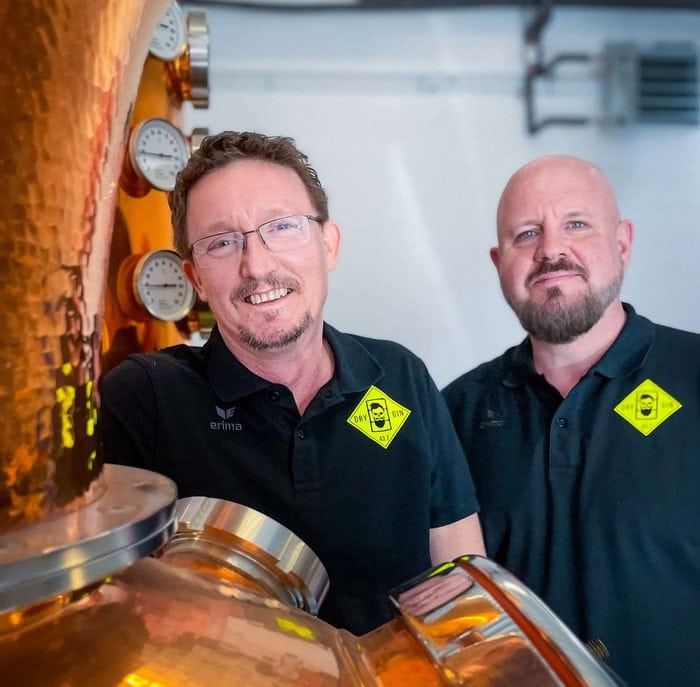 Stephan und Rüdiger in der Destillerie